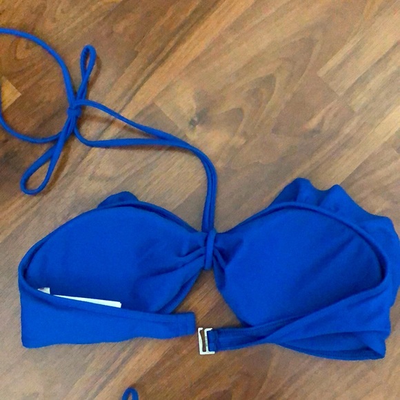 Hollister Bikini Top and Bottom - Picture 3 of 7